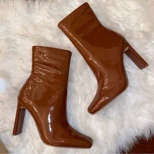 *NEVER WORN* STEVE MADDEN LATEX BROWN BOOTIES🐻🤎